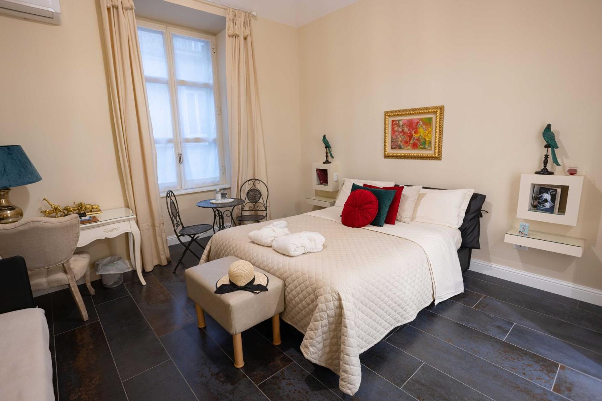 Domus Deorum Bed & Breakfast *